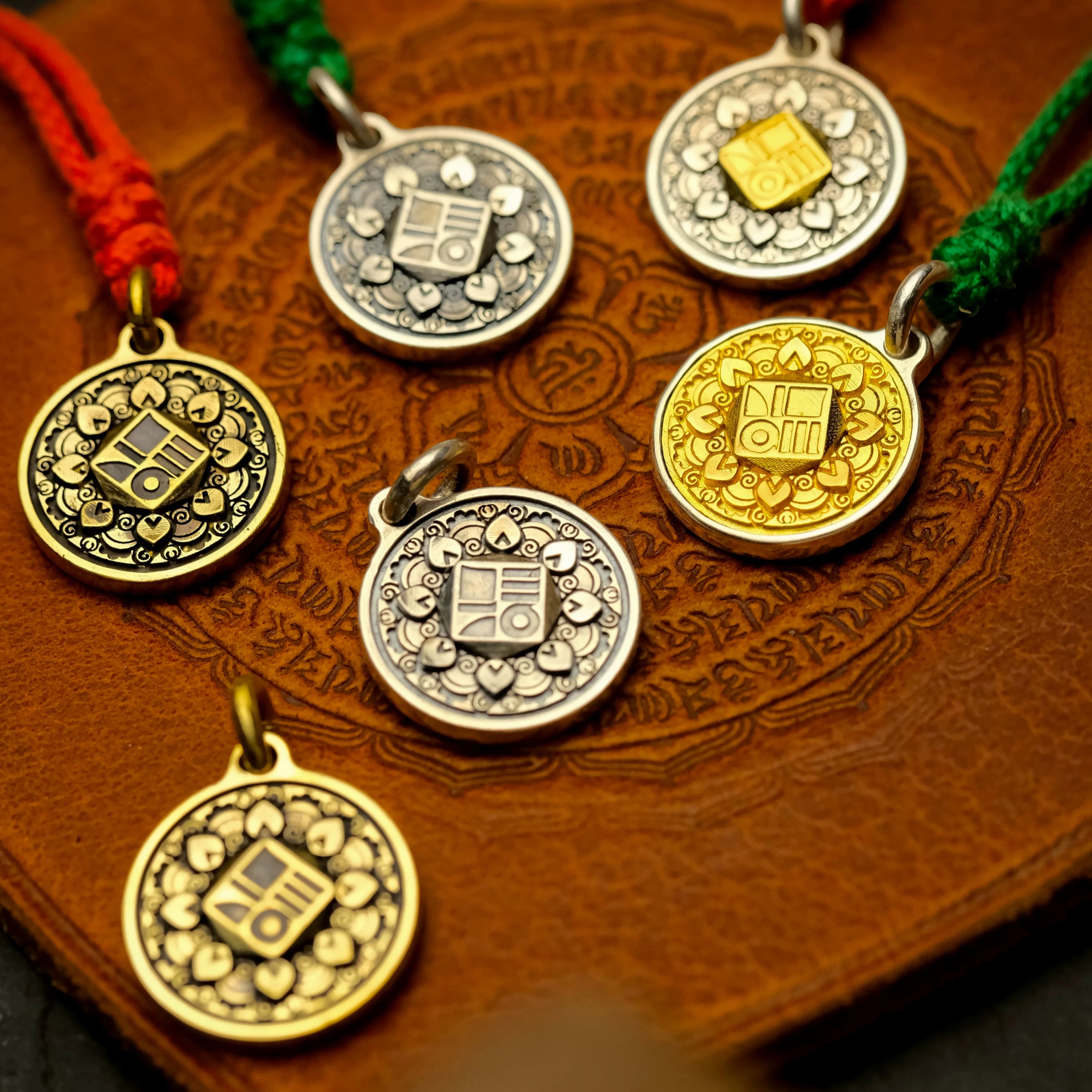 Medal Side Pendant